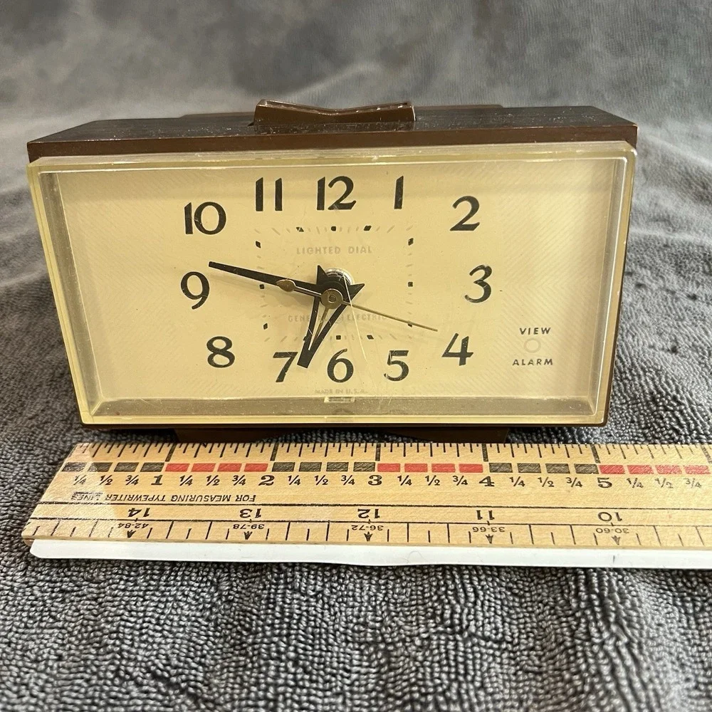 MCM Alarm Clock 7270KA, GE Plug in Brown Analog Grandmacore Cottagecore